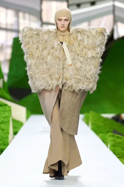 Look 3